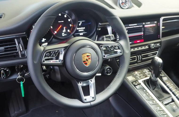PORSCHE MACAN - 88 266€ - 6 900 km - 8894