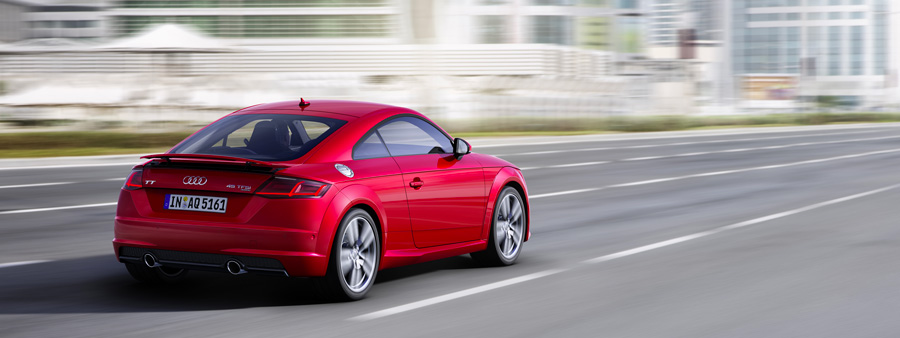 Une Audi TT sur une route allemande 