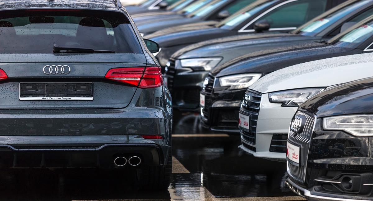 Des Audi A3 sur un parking en Westphalie