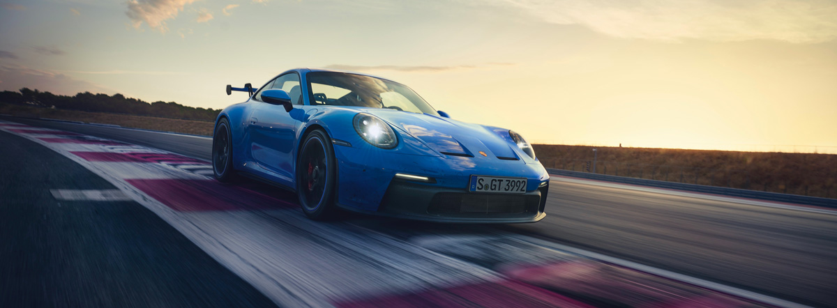 Une Porsche 911 GT3 à pleine puissance sur circuit