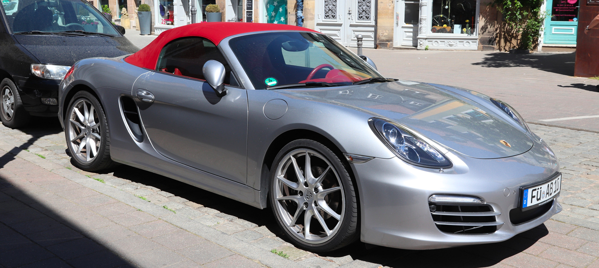 Porsche Boxster Type 981 garée dans une rue