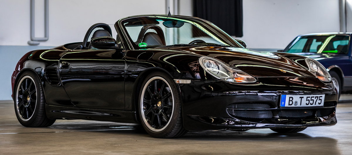 Porsche Boxster Type 986 dans un garage