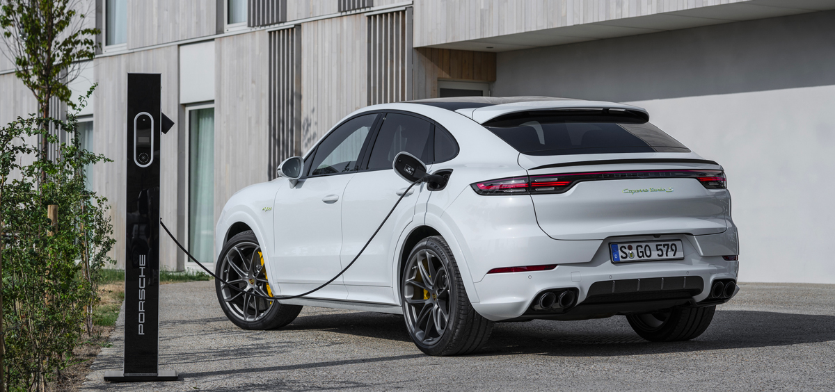 Porsche Cayenne Turbo S E-Hybrid Coupé en recharge 