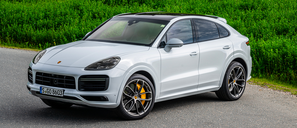 Porsche Cayenne Turbo Coupé à la campagne 