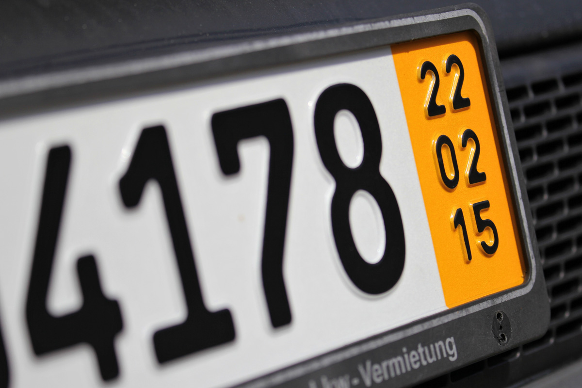 Plaques jaunes : plaques de transit pour circuler légalement en Allemagne 