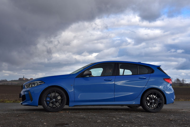 BMW M135i vue de côté
