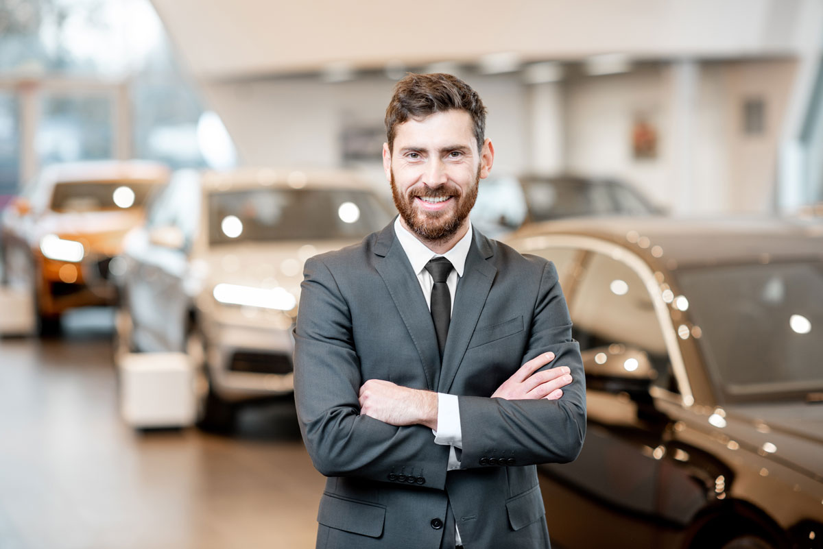Mandataire automobile prêt à réaliser les démarches