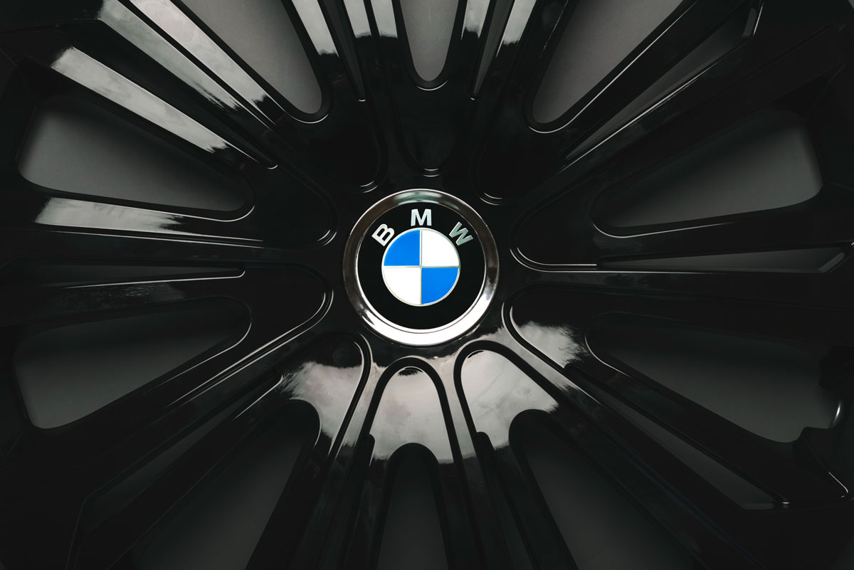 Logo BMW sur une jante de voiture