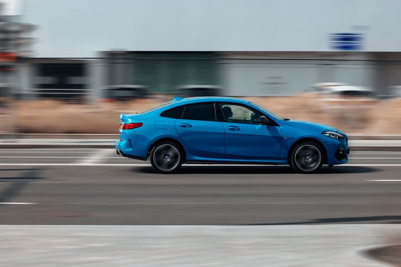 BMW Série 2 Gran Coupé qui circule sur l'autoroute
