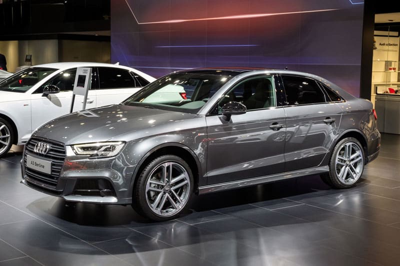 Exposition d'une Audi A3 grise