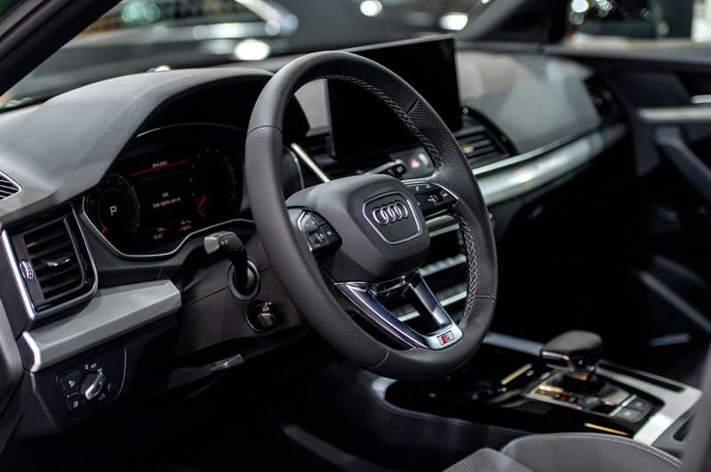 Zoom sur le volant d'un SUV Q5