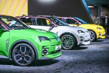 La Renault 5 e-tech est actuellement la voiture électrique la plus prisée