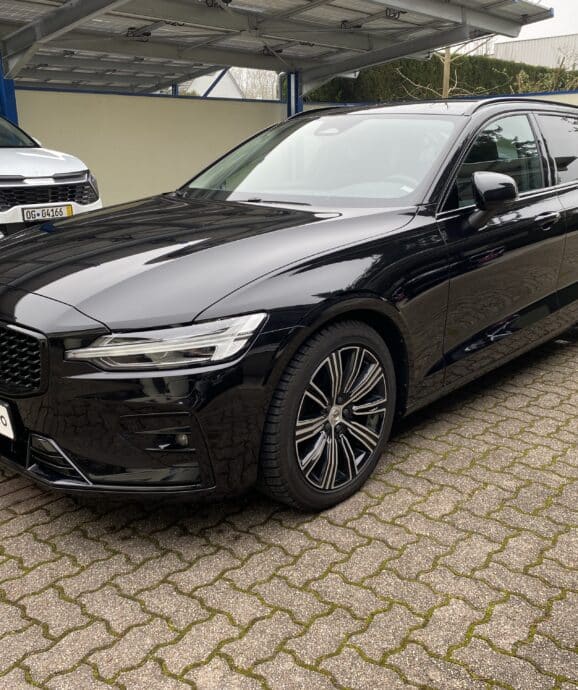 Importé Volvo V60 Plus Dark B4 197cv de 11/2024 à 36.450€