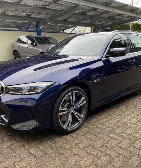 Importé BMW 330e X-Drive Touring 292cv de 12/2022 à 39.280€