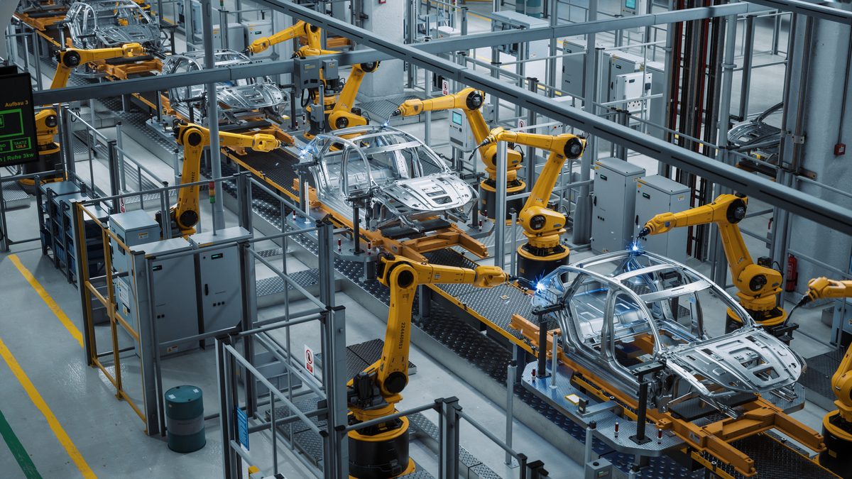 Chaîne de montage automobile robotisée illustrant les émissions de CO2 de la fabrication d'un véhicule neuf