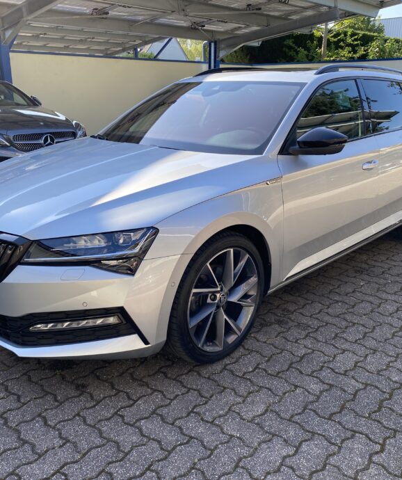 Importé Skoda Superb Combi 2.0 TDI Sportline 150cv de 07/2022 à 25.220€