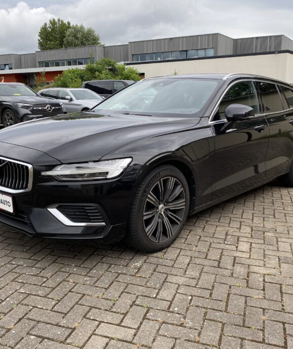 Importé Volvo V60 T8 Inscription PEHV AWD 392cv de 10/202 à 29.050€