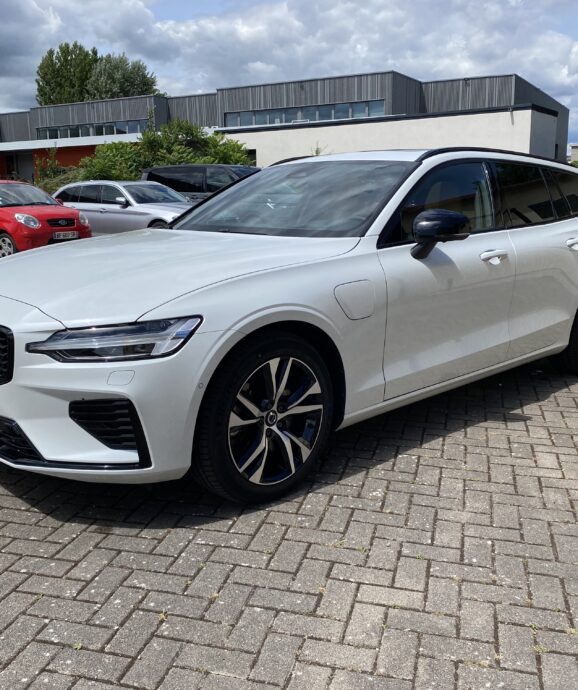Importé Volvo V60 Ultra Dark T8 AWD 456cv de 08/2025 à 49.118€