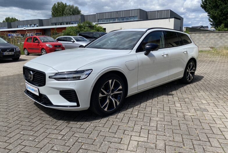 Importé Volvo V60 Ultra Dark T8 AWD 456cv de 08/2025 à 49.118€