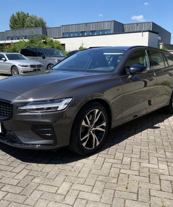 Importé Volvo V60 B4 Plus Dark 197cv de 01/2023 à 31.825€