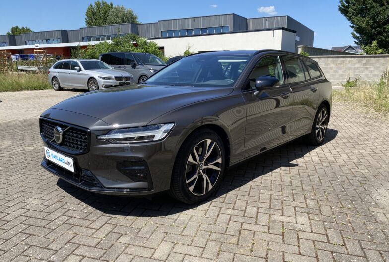 Importé Volvo V60 B4 Plus Dark 197cv de 01/2023 à 31.825€